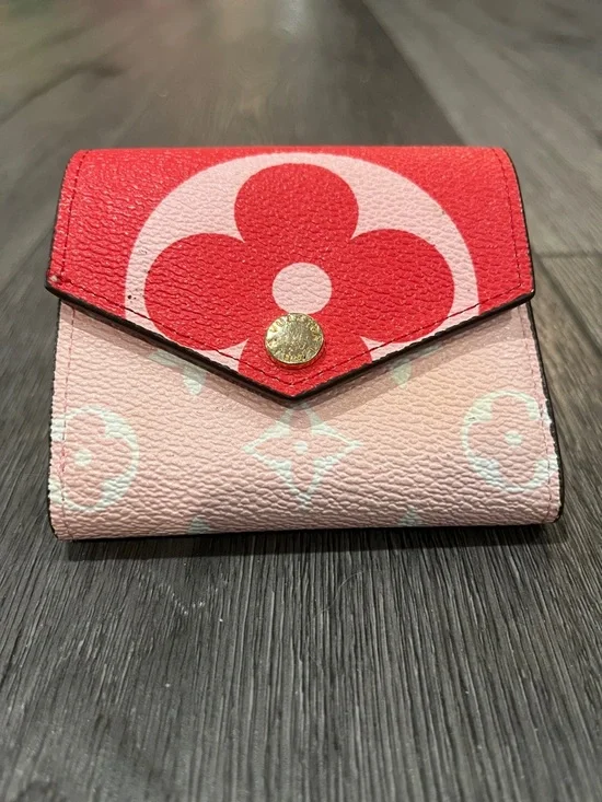 Louis Vuitton Zoe Wallet Giant Monogram Red/Pink Compact Wallet - Picture 2 of 16